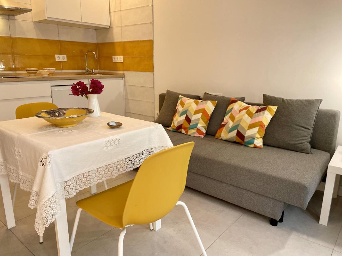 Apartamentos Madreselva Fernan Perez Exterior photo